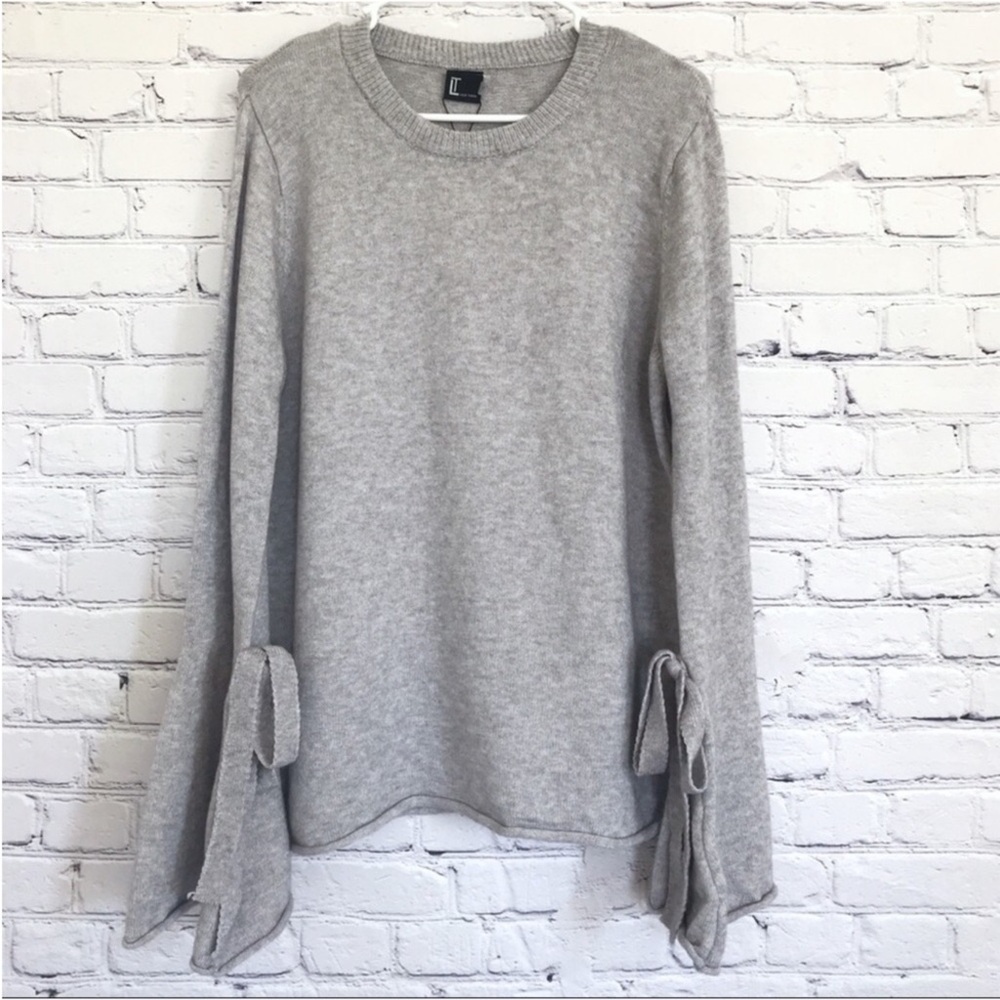 New Love Token Gray Sweater Bell Sleeves Crewneck Size Large